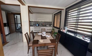 Beautiful Modern House at Corner Lot and with Ample Parking Capacity