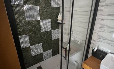 Beautiful Modern House at Corner Lot and with Ample Parking Capacity