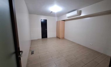 3 Bedroom Condominium with Loft For Sale in 81 Newport City. Pasay City.