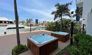 Departamento con vista al mar en Marina Vallarta, piso 10