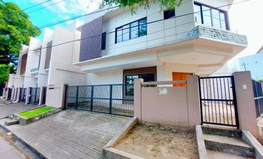 FOR SALE COMMERCIAL / RESIDENTIAL SUCAT PARAÑAQUE TOWNHOUSES