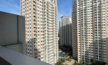 57 sqm 1 Bedroom Loft w/ Parking in The Grove Rockwell, Pasig City