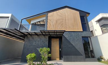 For Sale: Casa Industria - Sleek Industrial Abode, Angeles