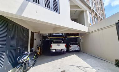 Mandaluyong Office Building Semi Furnished w/ Roofdeck For Sale SD