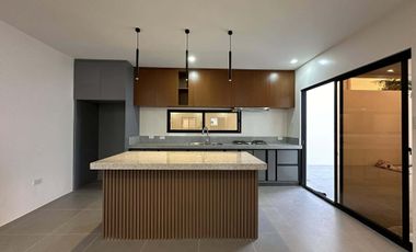 3 Bedroom House w/ maid's room for Sale in Savannah Subd. Angeles City Pampanga