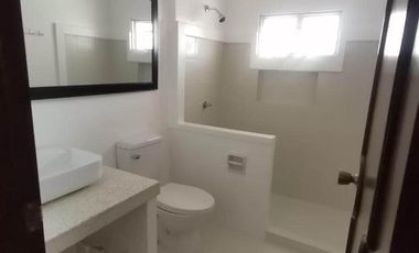 PN56160 Duplex House for Rent in MAKATI!