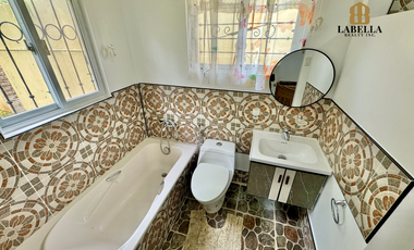 HIGH-CEILING HOME WITH GUESTHOUSE FOR SALE