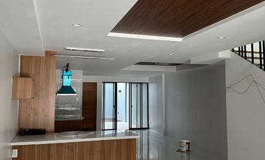 5 Bedroom Townhouse For Sale in Sta. Mesa Manila