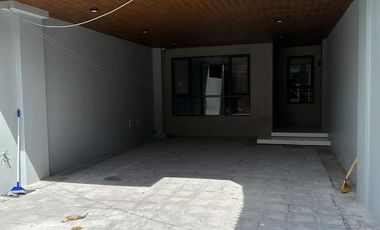 5 Bedroom Townhouse For Sale in Sta. Mesa Manila