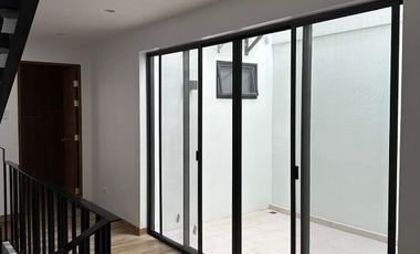 5 Bedroom Townhouse For Sale in Sta. Mesa Manila