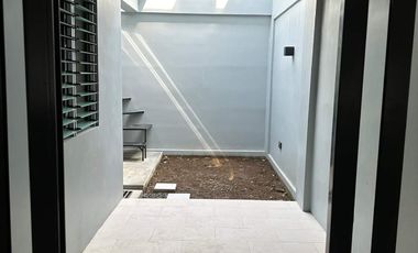 5 Bedroom Townhouse For Sale in Sta. Mesa Manila