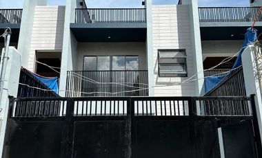 5 Bedroom Townhouse For Sale in Sta. Mesa Manila