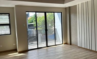 5 Bedroom Townhouse For Sale in Sta. Mesa Manila