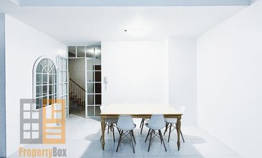 RARE  2BR TWO LEVEL LOWER PENTHOUSE ICON RESIDENCES BGC for Rent