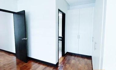 one serendra  2 br penthouse at  mahogany tower for rent