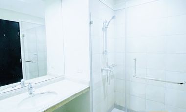 one serendra  2 br penthouse at  mahogany tower for rent