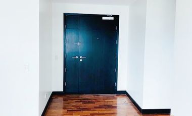 one serendra  2 br penthouse at  mahogany tower for rent