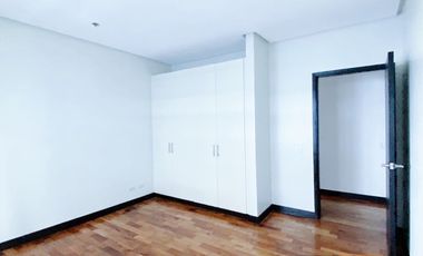 one serendra  2 br penthouse at  mahogany tower for rent