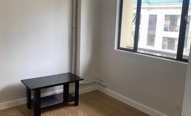 Semi-furnished 1BR Forbeswood Heights BGC Taguig condo 1 Bedroom for Lease