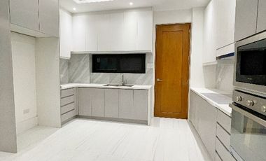 FOR SALE: Brand New 5 Bedroom House in Tahanan near Makati