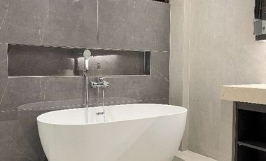 FOR SALE: Brand New 5 Bedroom House in Tahanan near Makati