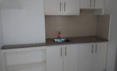 NICE 1 bedroom @ Victoria de Manila for SALE