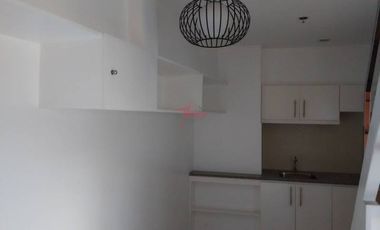 NICE 1 bedroom @ Victoria de Manila for SALE