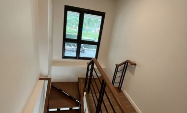 For Sale: 3BR Garden Bi-Level at East Bay