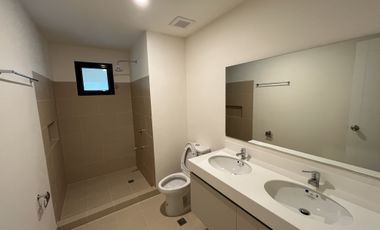 For Sale: 3BR Garden Bi-Level at East Bay