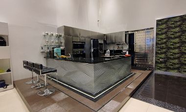 For Sale: Fully Furnished Industrial and Elegant 3 Storey home, San Fernando