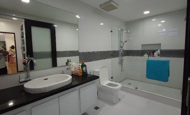 For Sale: Fully Furnished Industrial and Elegant 3 Storey home, San Fernando