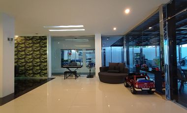 For Sale: Fully Furnished Industrial and Elegant 3 Storey home, San Fernando