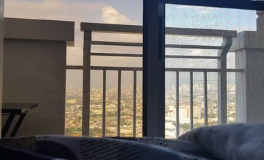 Fully Furnished 1-Bedroom Penthouse Unit at Torre De Manila For Sale