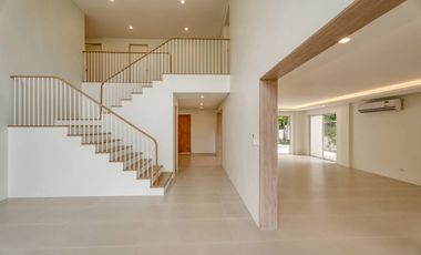For Sale 5 bedroom Luxurious House in Hillsborough Alabang