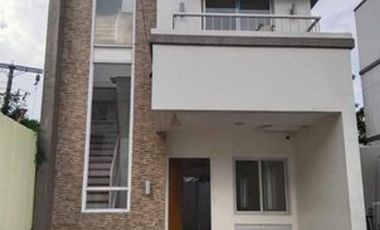 Townhouse for Rent/Sale at Betterliving, Paranaque City