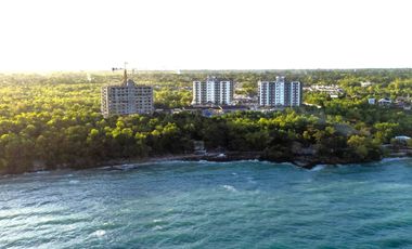 1 Bedroom Condo w/ Balcony Near the Beach