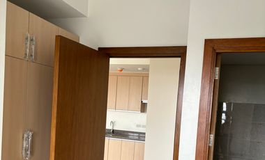 Valencia Hills Tower E One Bedroom For Sale Early Move In