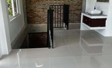 Modern Two-Storey House and Lot in West Balabag, Valencia ID 14962