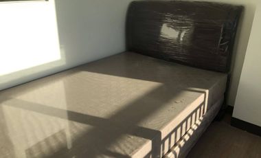 1 Bedroom unit with Balcony For Sale in Bayportwest Tambo, Parañaque