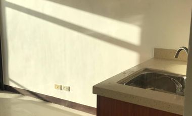 1 Bedroom unit with Balcony For Sale in Bayportwest Tambo, Parañaque