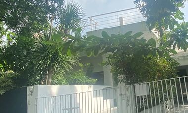 Beautiful White Duplex House in the heart of Makati City