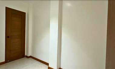 For Sale 4 Bedrooms Greenheights Village House at Parañaque City