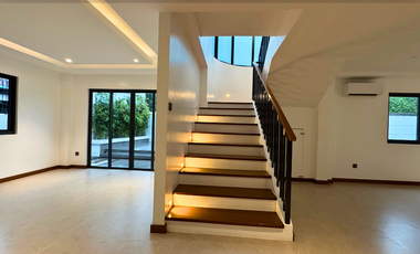 For Sale 4 Bedrooms Greenheights Village House at Parañaque City