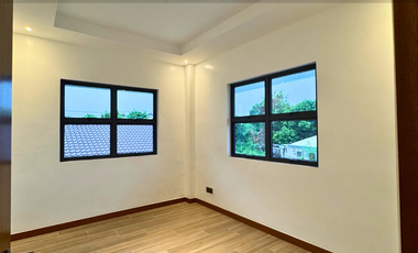 For Sale 4 Bedrooms Greenheights Village House at Parañaque City