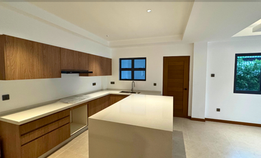 For Sale 4 Bedrooms Greenheights Village House at Parañaque City