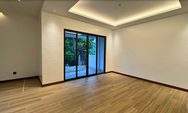 For Sale 4 Bedrooms Greenheights Village House at Parañaque City