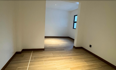For Sale 4 Bedrooms Greenheights Village House at Parañaque City