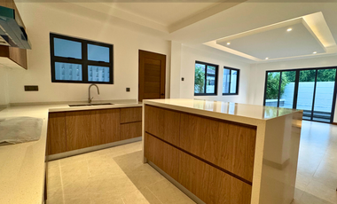 For Sale 4 Bedrooms Greenheights Village House at Parañaque City