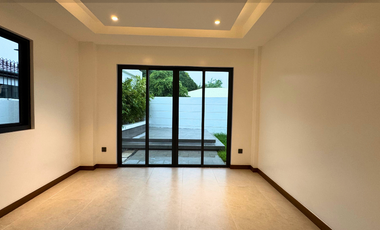 For Sale 4 Bedrooms Greenheights Village House at Parañaque City