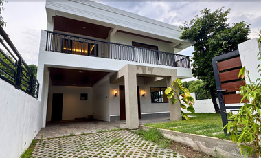 For Sale 4 Bedrooms Greenheights Village House at Parañaque City